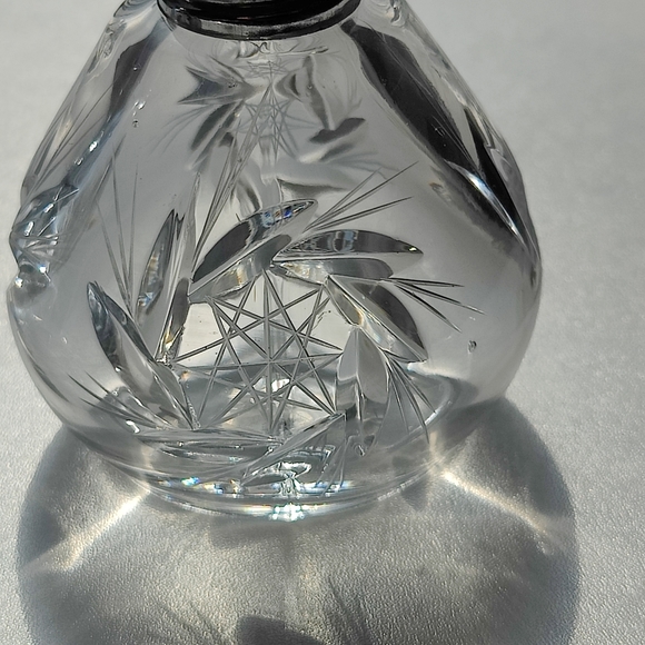 Vintage crystal Pinwheel salt and pepper shakers 🧂| made in western Germany - Picture 3 of 16